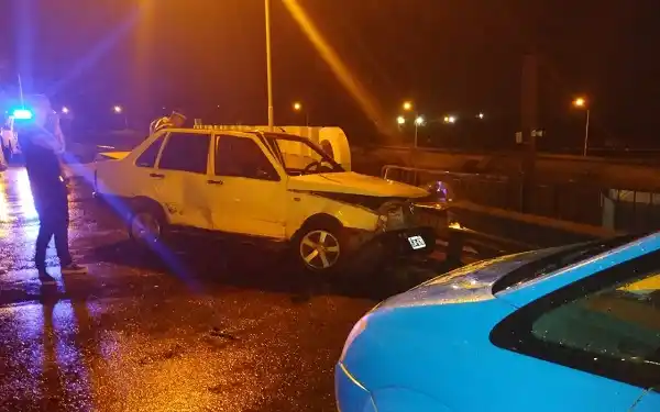 Alcoholizado embistió el guardarrail en el cruce de la Autovía y Ruta 16