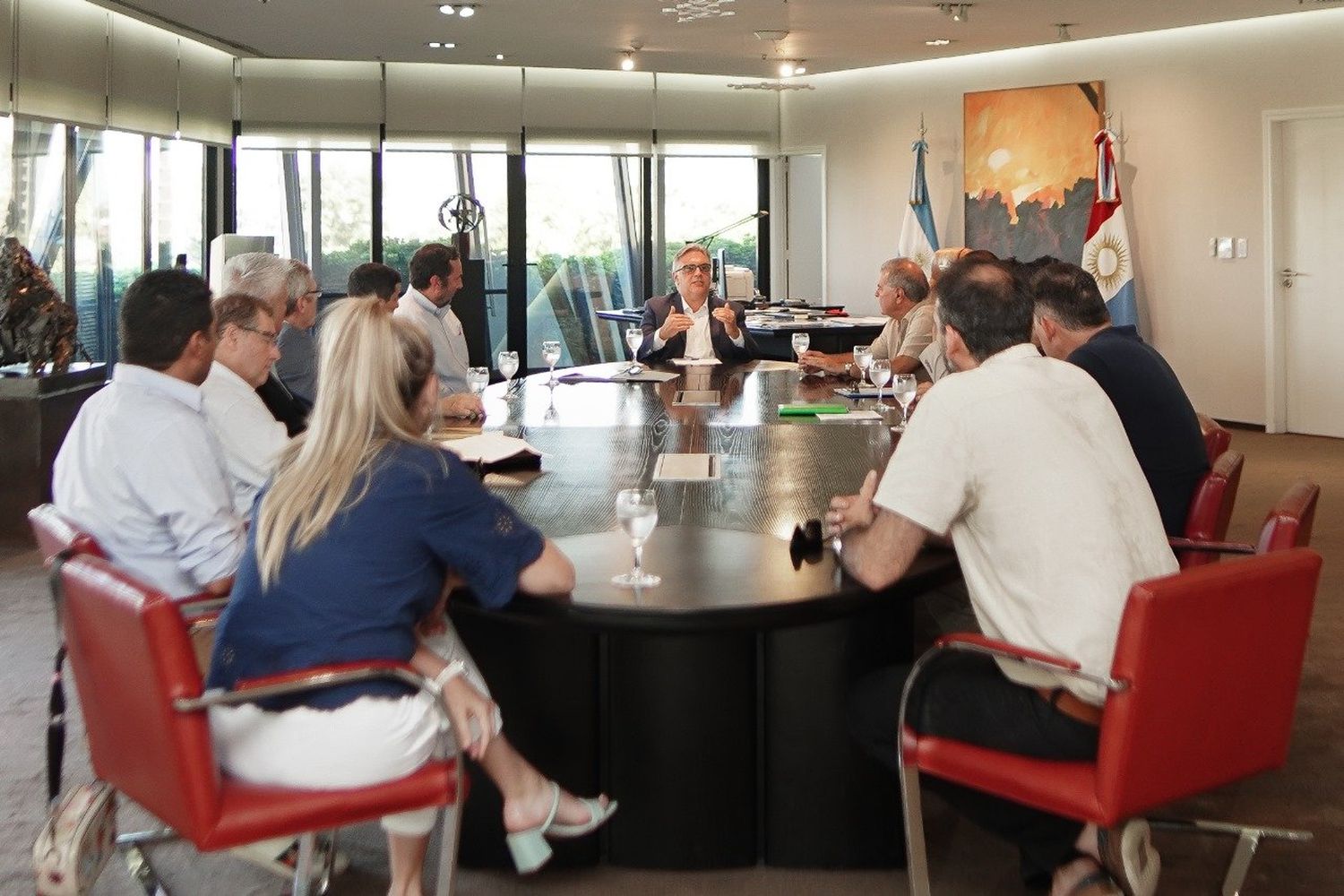 Llaryora recibió a productores y representantes de entidades.