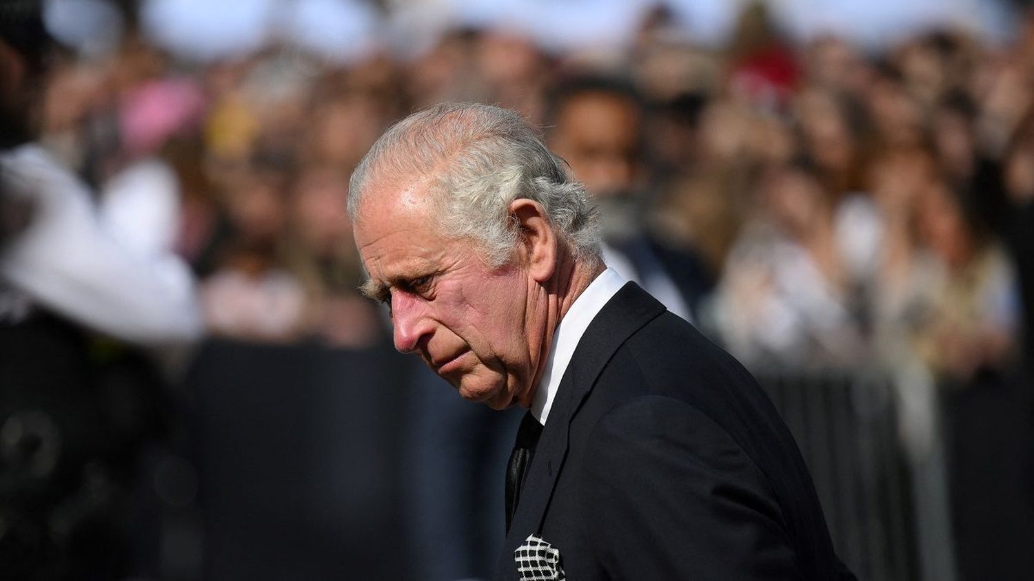 ¡EL REY HA LLEGADO A PALACIO! Carlos III arriba a Buckingham acompañado de la reina consorte (+AGENDA)