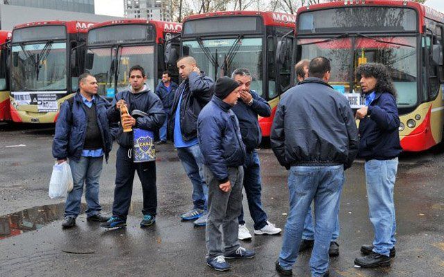 Continúa el paro de choferes en la Línea 60 y afecta a 250 mil pasajeros 