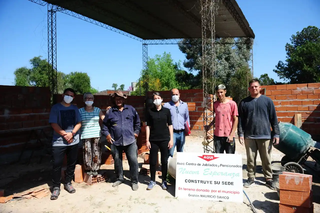 Adultos mayores construyen el Centro de Jubilados "Nueva Esperanza"