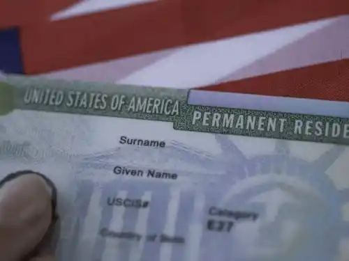 EE. UU. incluye a venezolanos en lista de 19 nacionalidades que someterá a "revisión rigurosa"