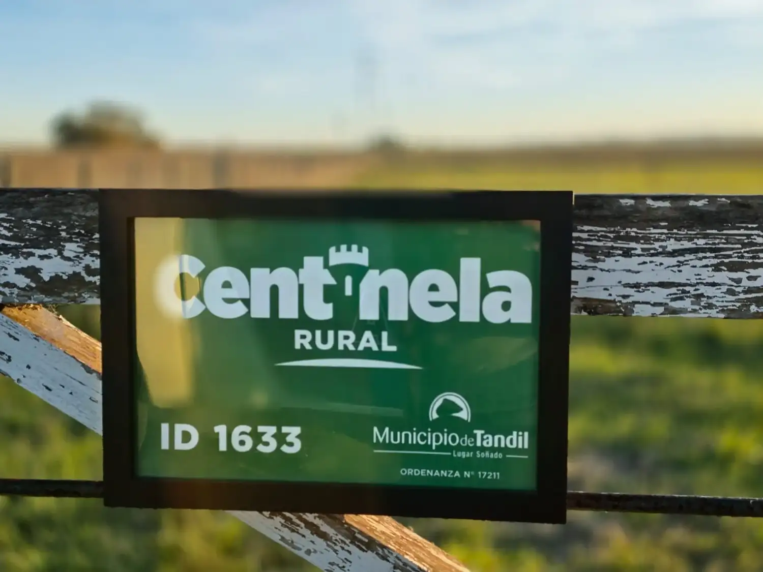 El cartel identificatorio para la tranquera de acceso que será entregado a cada establecimiento.