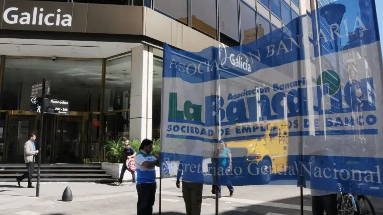 Bancos no atenderán al público jueves y viernes