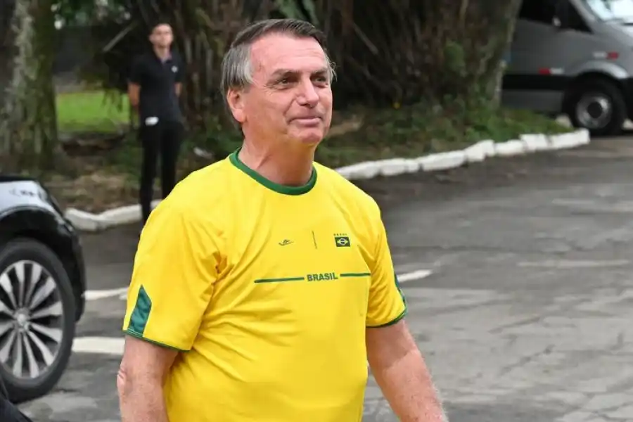 Bolsonaro votó en Rio de Janeiro. Foto Telam