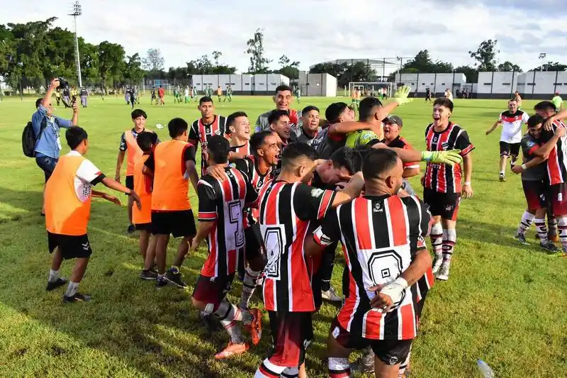 Defensores eliminó a Mandiyú
por penales y es semifinalista