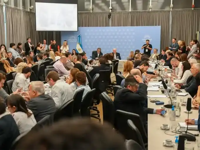 El oficialismo obtuvo dictamen para el Presupuesto 2026: recortarán fondos al Garrahan, universidades y discapacidad