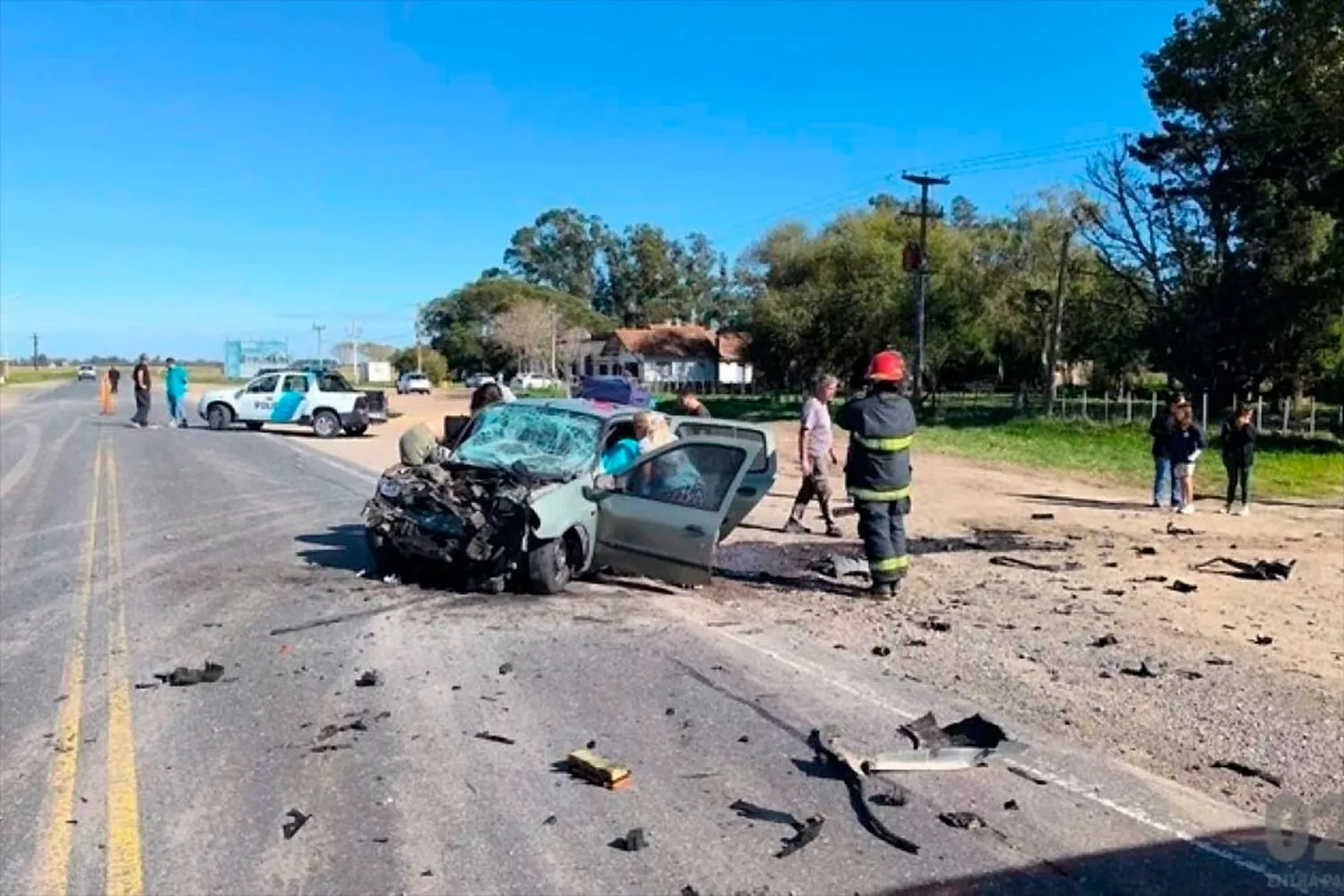 Tres mujeres murieron en un impresionante choque frontal entre dos autos