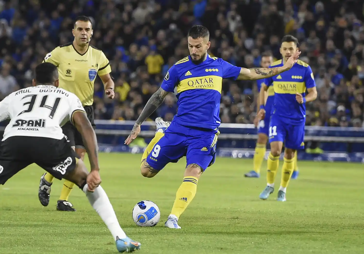 Benedetto y Raul Gustavo, en el 1-1 de la Bombonera en primera fase.