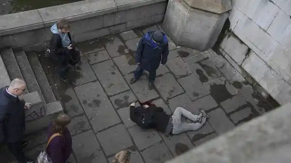 Ataque terrorista en el Parlamento británico: hay 5 muertos y 40 heridos   