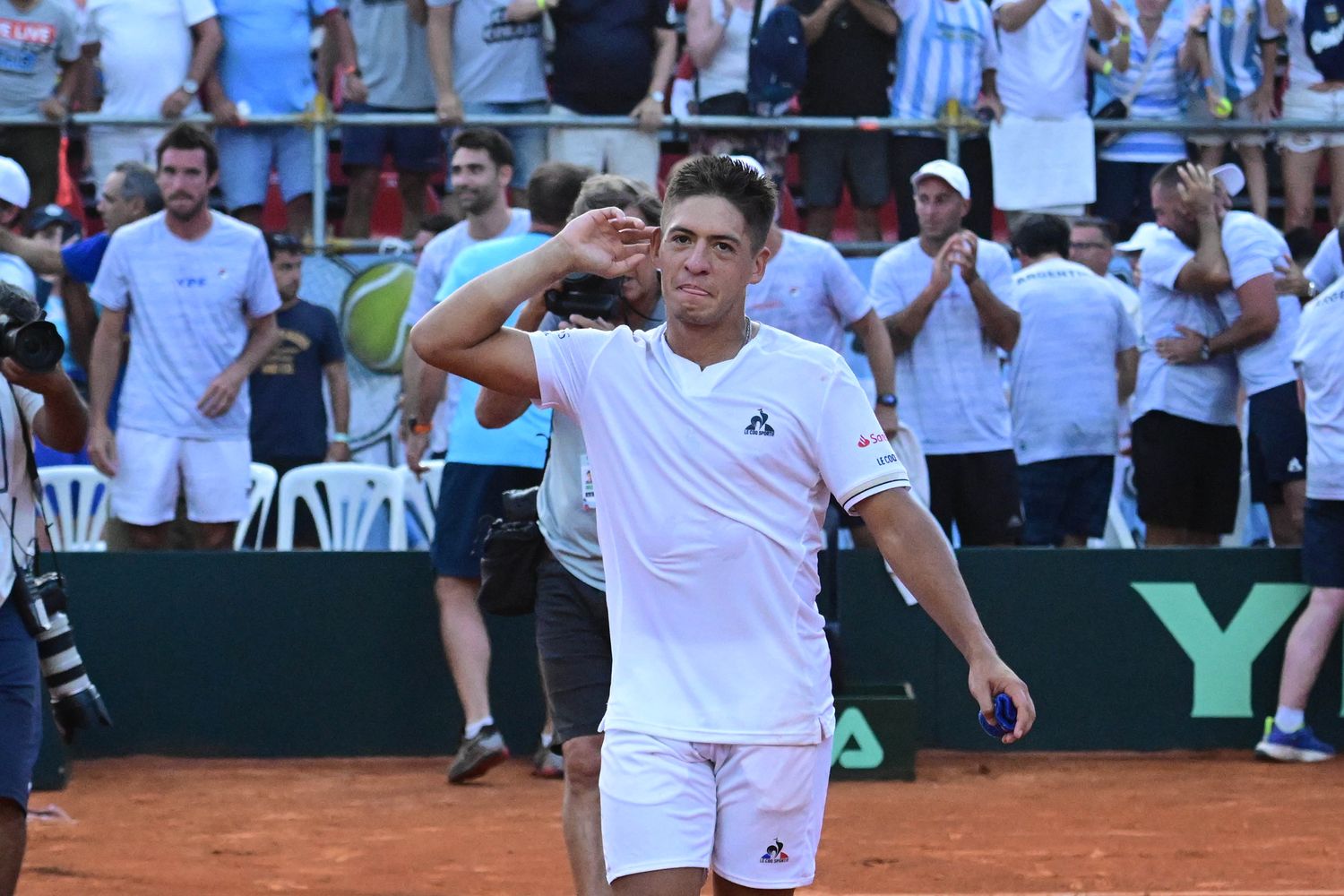 Del sufrimiento a la euforia: El bonaerense Sebastián Báez hizo festejar a la Argentina ante Kazajistán en la Copa Davis