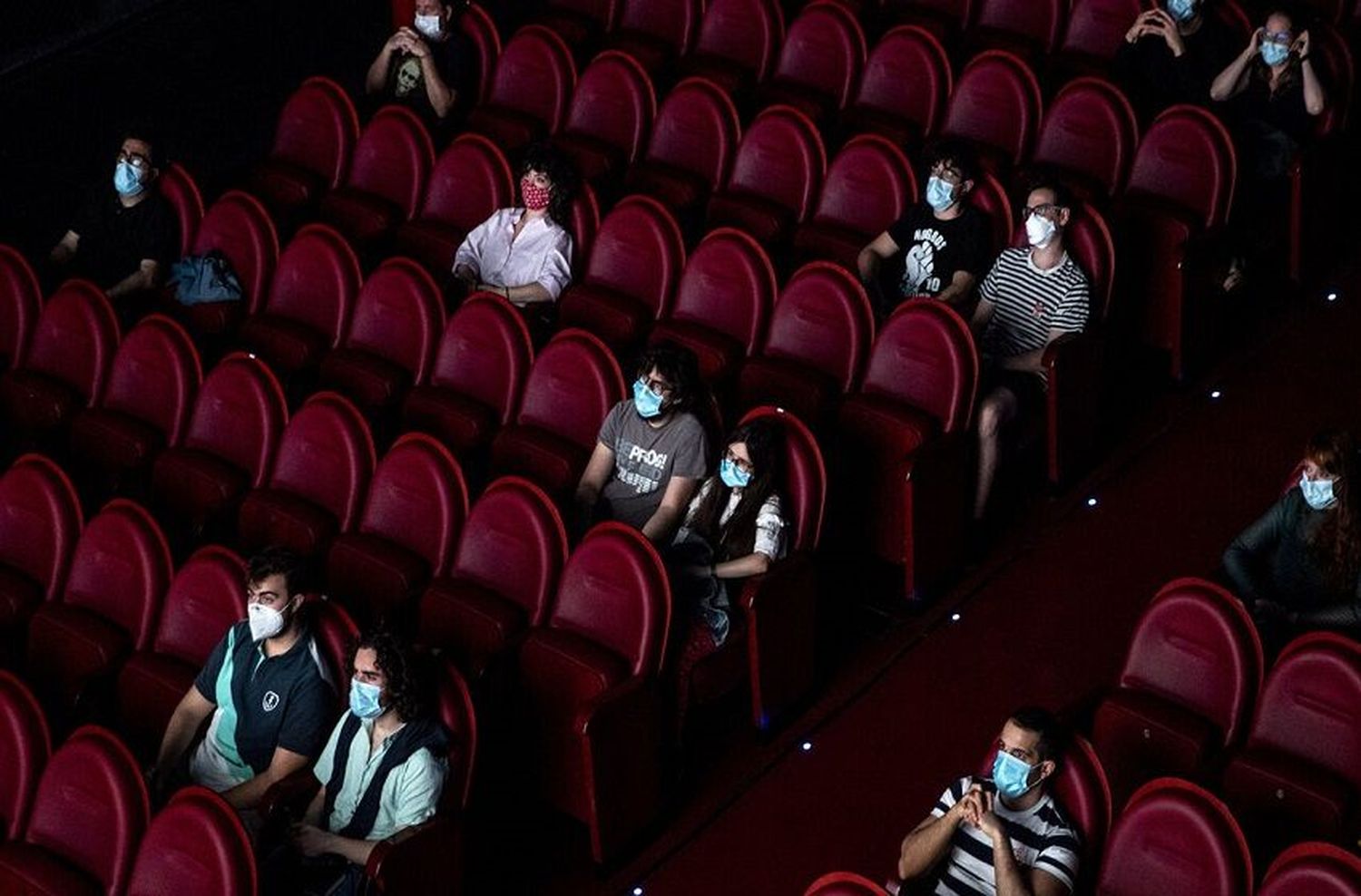 Uruguay, a paso firme hacia la normalidad: reabren cines y teatros