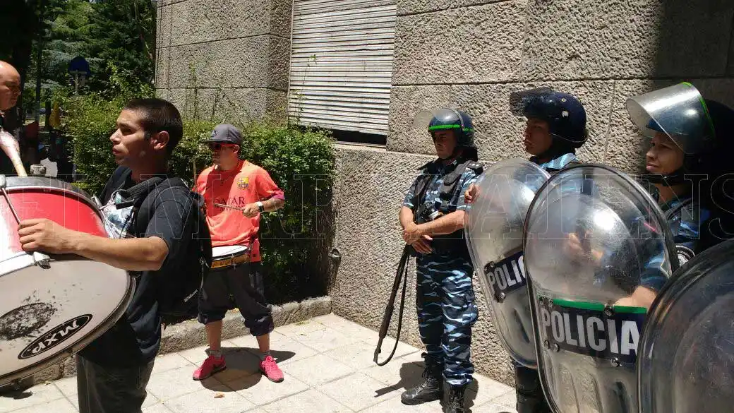 Tensión en la Municipalidad por manifestación de cooperativistas