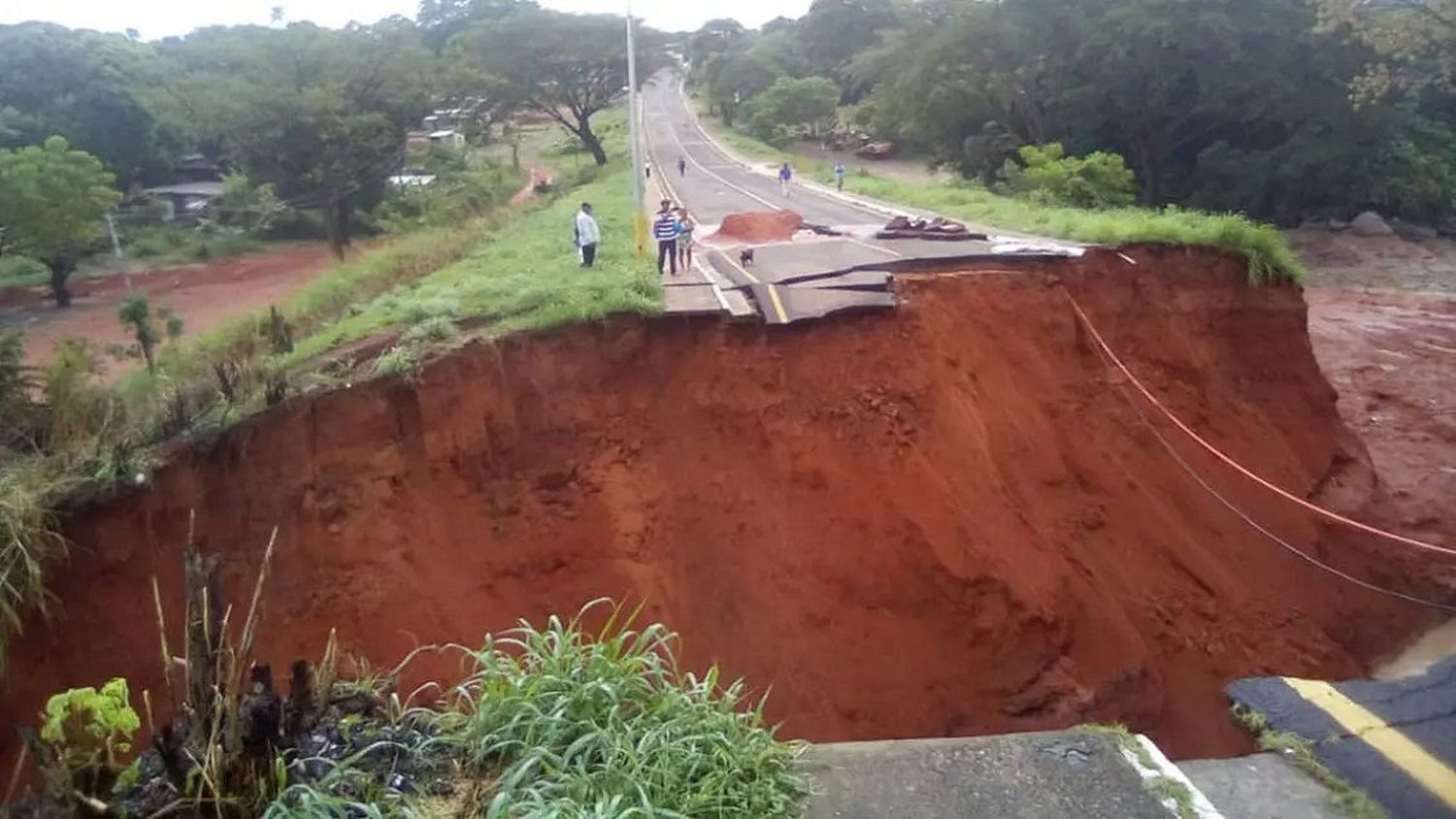 ¡TREMENDA OBRA DE LA REVOLUCIÓN EN CIUDAD BOLÍVAR! Puente reconstruido que costó $100 mil solo duró 3 meses