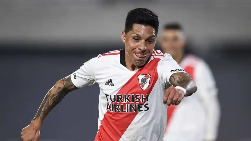 River derrotó a Aldosivi y se prendió en la pelea