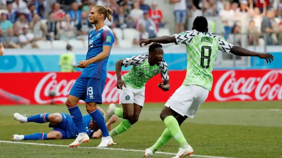 Nigeria venció a Islandia y Argentina respira