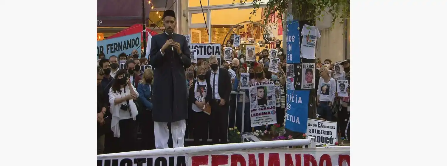 A dos años del crimen de Báez Sosa, sus padres encabezaron acto en Villa Gesell