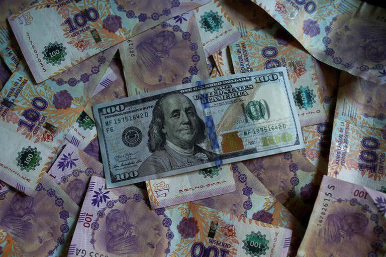 Advierten que el salario en dólares está en su nivel más bajo de los últimos 18 años