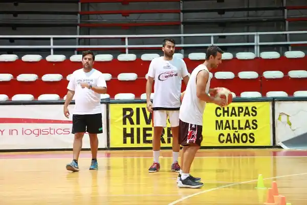 Central volvió a entrenar sin caras nuevas y con ánimo renovado