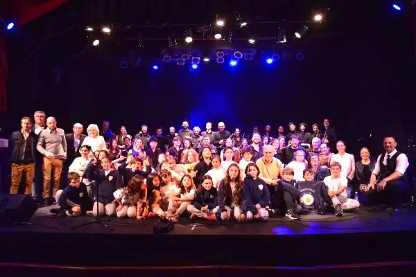 Emotivo homenaje a su primer director rindió la banda municipal de música en su 25º aniversario
