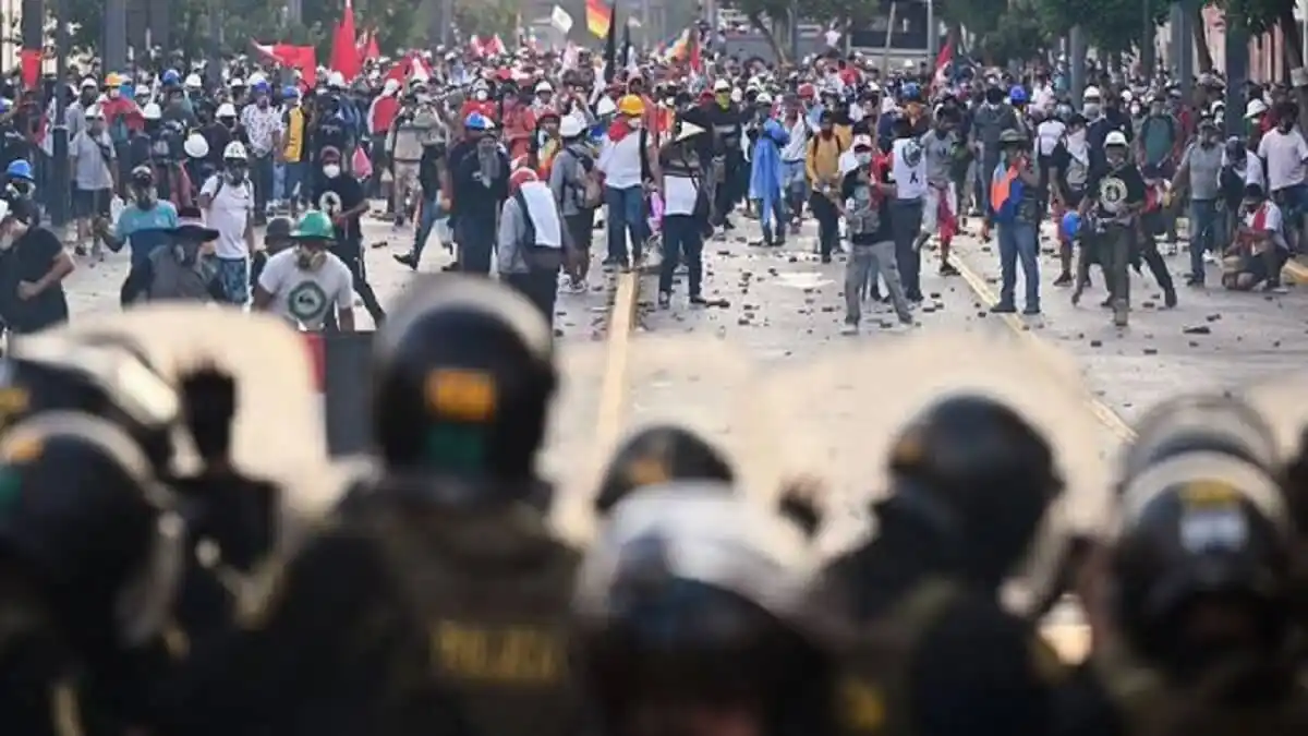 LOS BLOQUEOS AFECTAN a la mitad de Perú en medio de las protestas contra Dina Boluarte