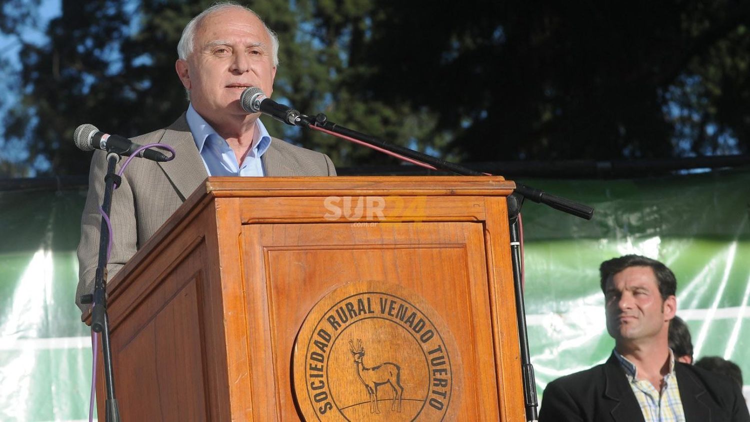 Lifschitz sigue estable y con asistencia respiratoria