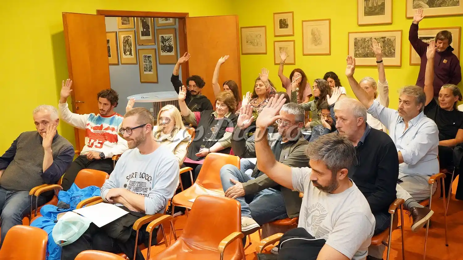 Asamblea. Los socios votan a mano alzada la designación