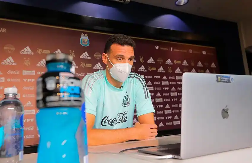 Eliminatorias de Qatar: Lionel Scaloni y dos jugadores dieron positivo de coronavirus y no viajarán a Chile