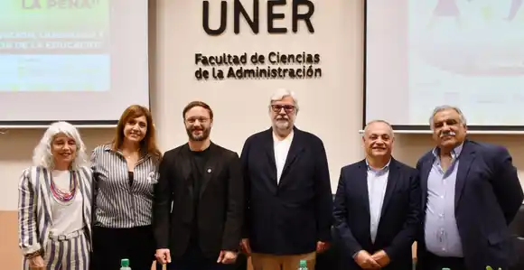 Se realizó el conversatorio “Escuelas que valgan la pena”, en la Facultad de Ciencias de la Administración
