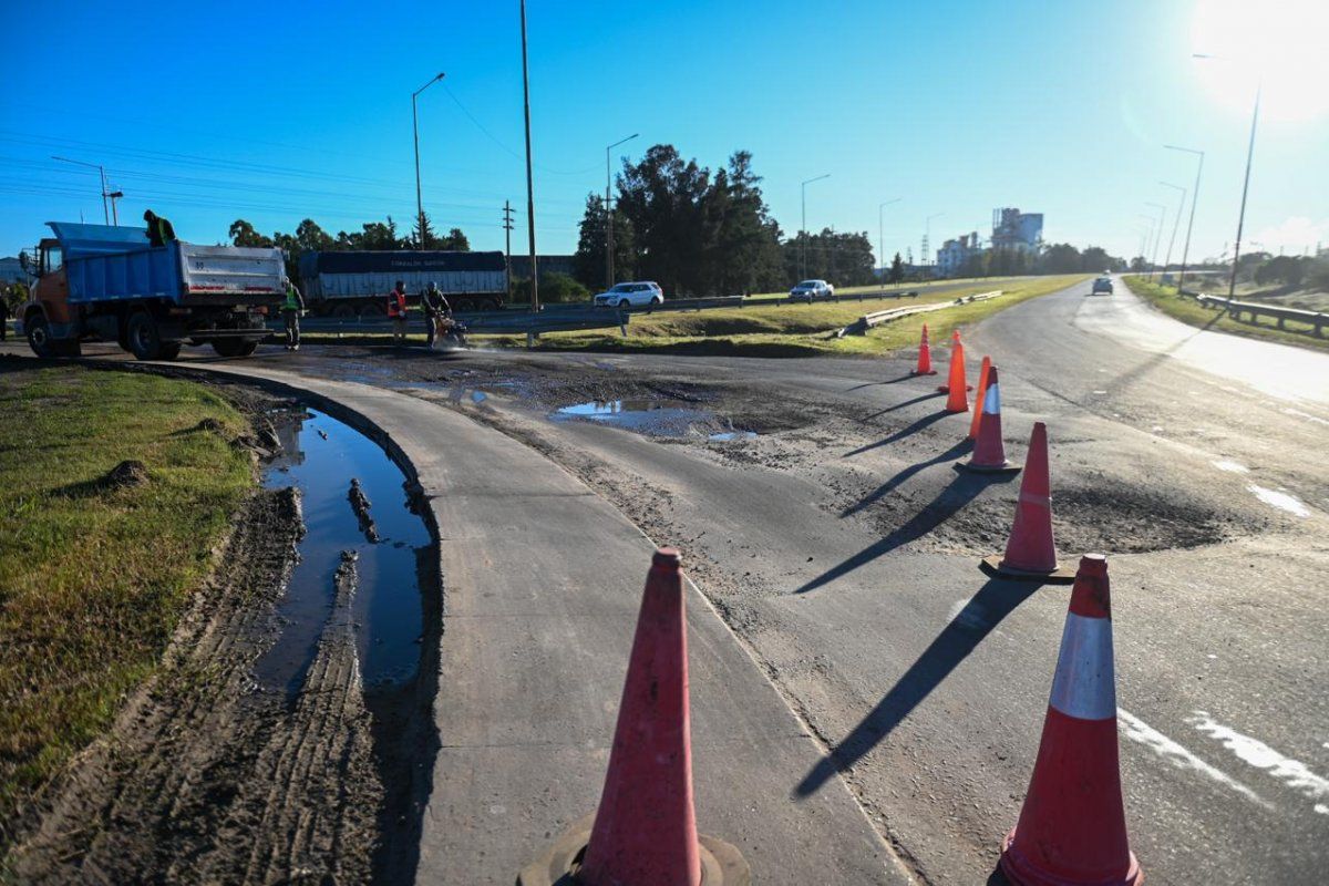Comenzaron obras de bacheo en el Acceso Sur de la ciudad