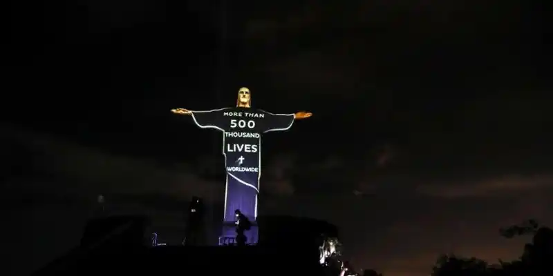 Cristo Redentor rinde nuevo homenaje a víctimas del COVID-19 (+Fotos)