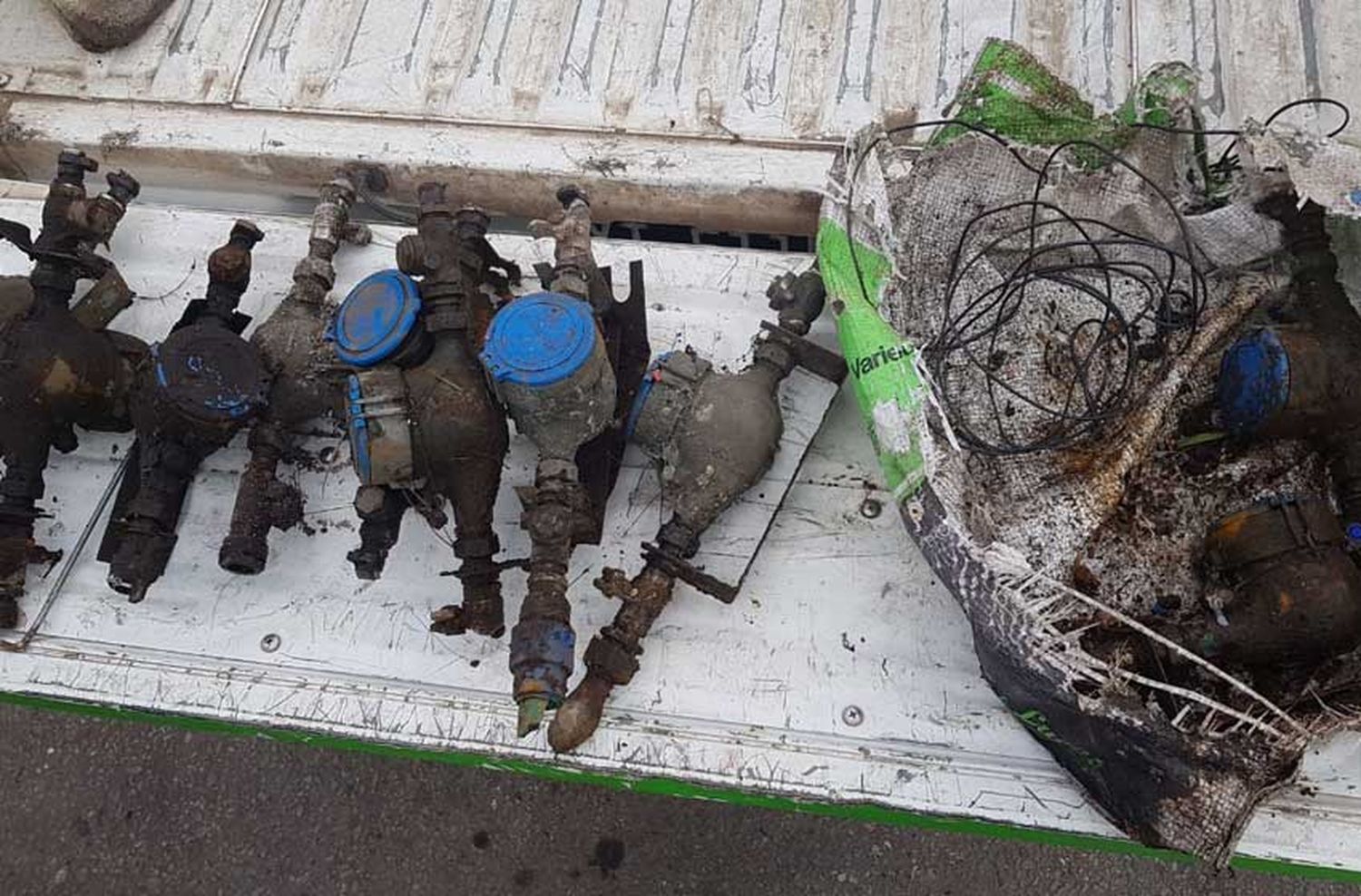 Nuevo récord: en un solo día robaron 11 medidores de agua en la ciudad