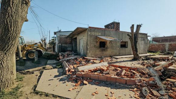 Tras siete allanamientos, el Municipio derribó dos búnkers de drogas en el barrio Belgrano