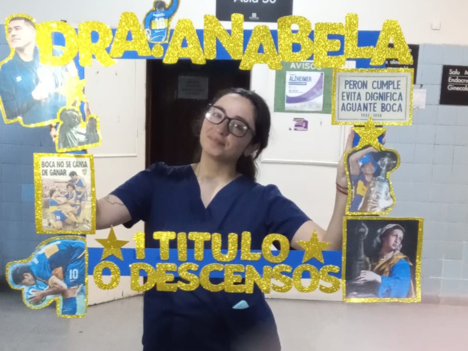 ¡Felicitan a Ana por recibirse de médica!