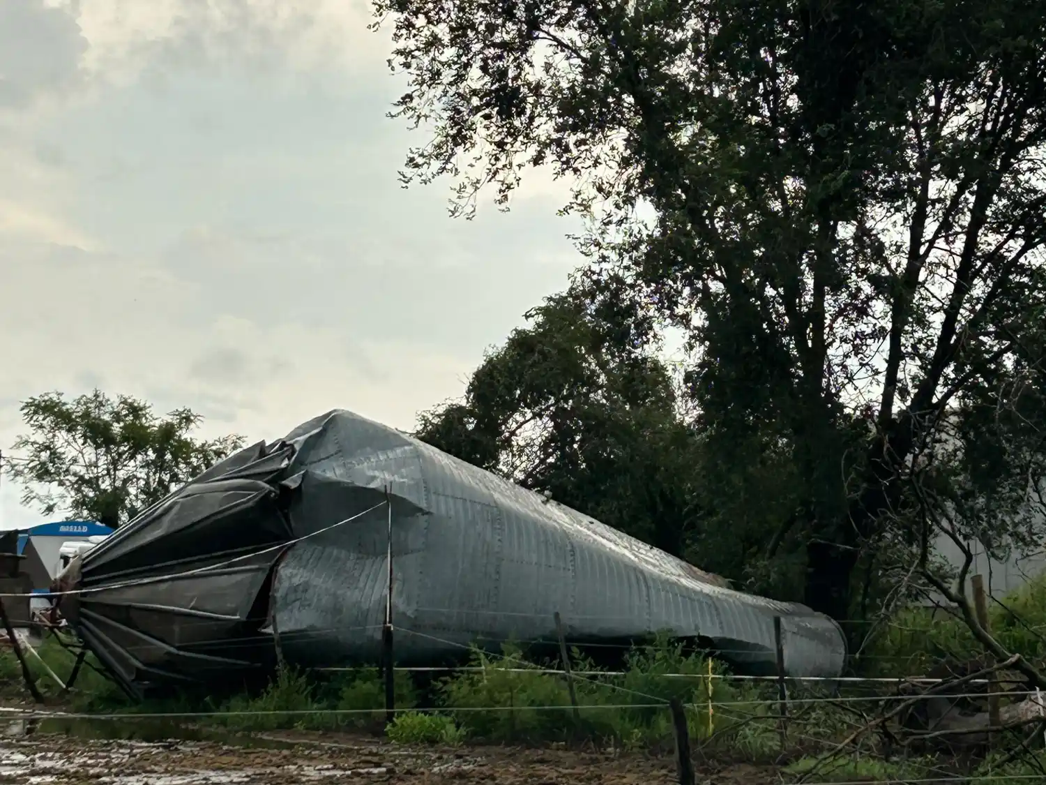 Un silo quedó completamente destruido.