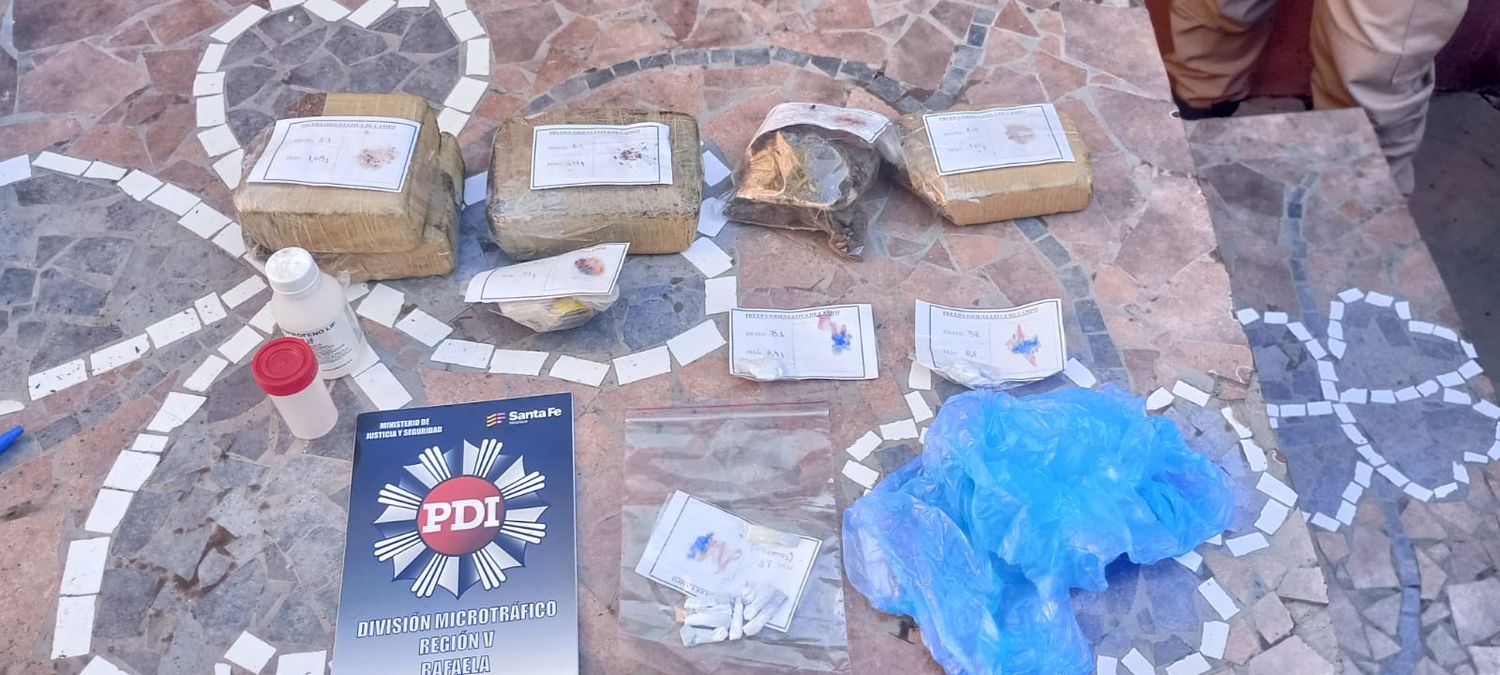 Allanaron una casa en Rafaela y encontraron más de 2 kg marihuana compacta y varias dosis de cocaína