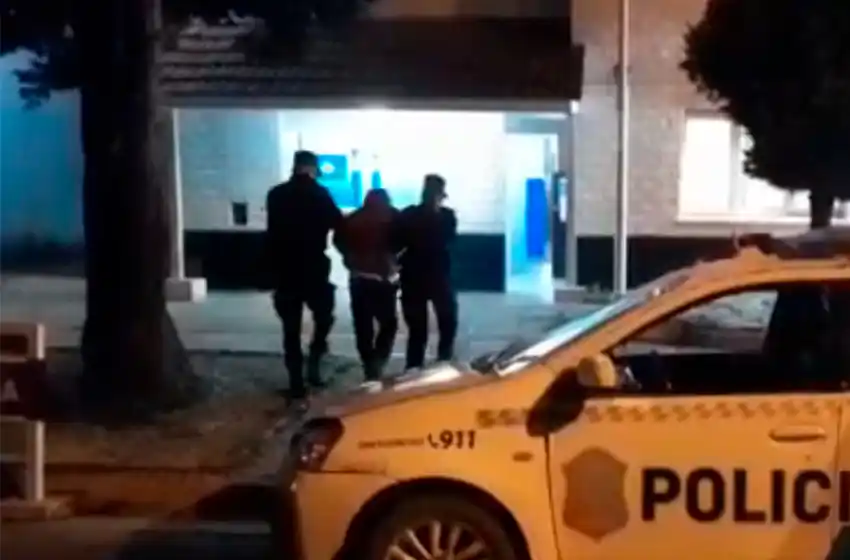 Justicia por mano propia: vecinos detuvieron a un asaltante de remisero en Lomas del Golf