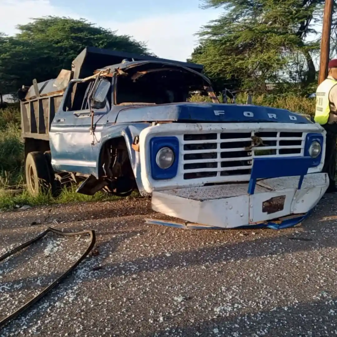 APARATOSO ACCIDENTE EN FALCÓN: triple choque deja un saldo de dos muertos y cuatro heridos