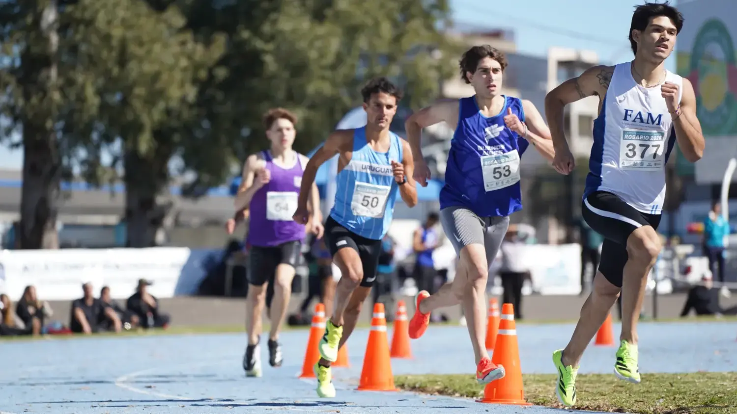 Santino Marchetti (de azul) de gran presencia por el Campeonato Nacional