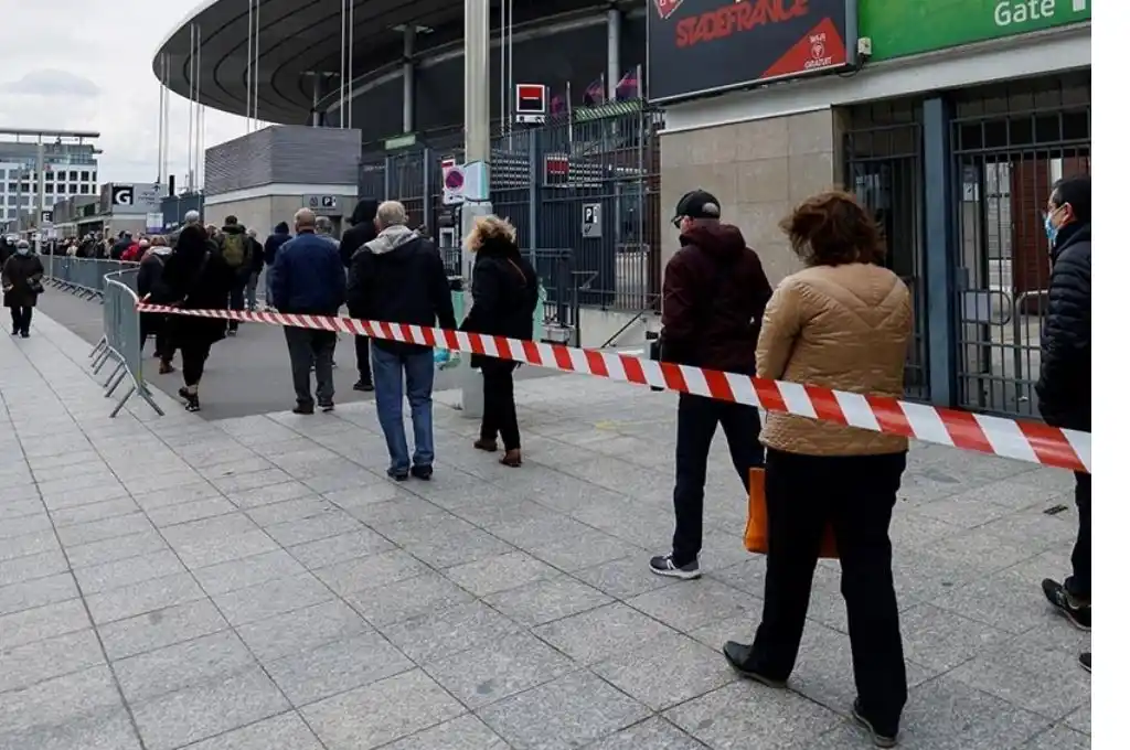 Francia: convierten al estadio más grande del país en un centro de vacunación