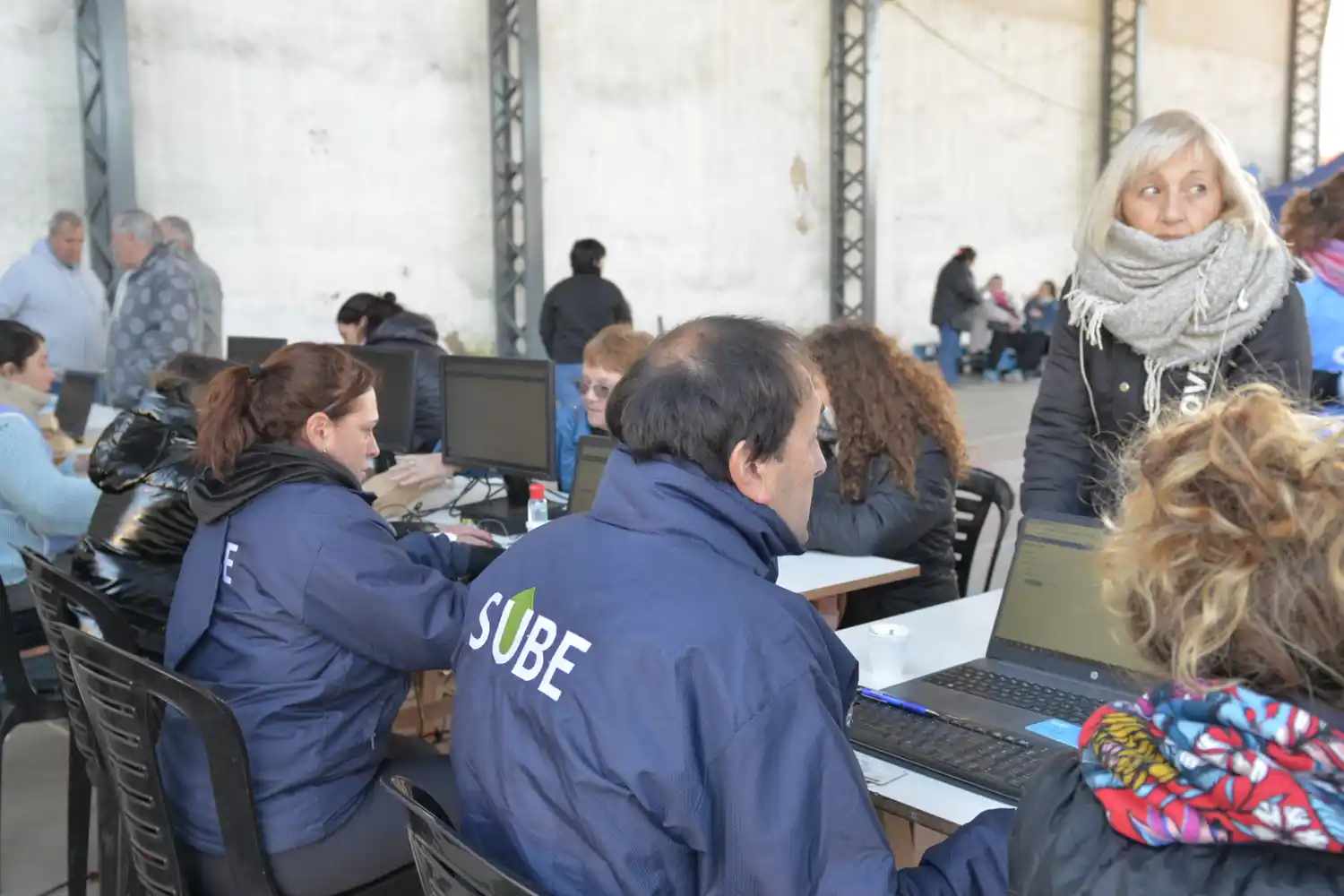 Gran convocatoria en la primera jornada de entrega de tarjetas SUBE