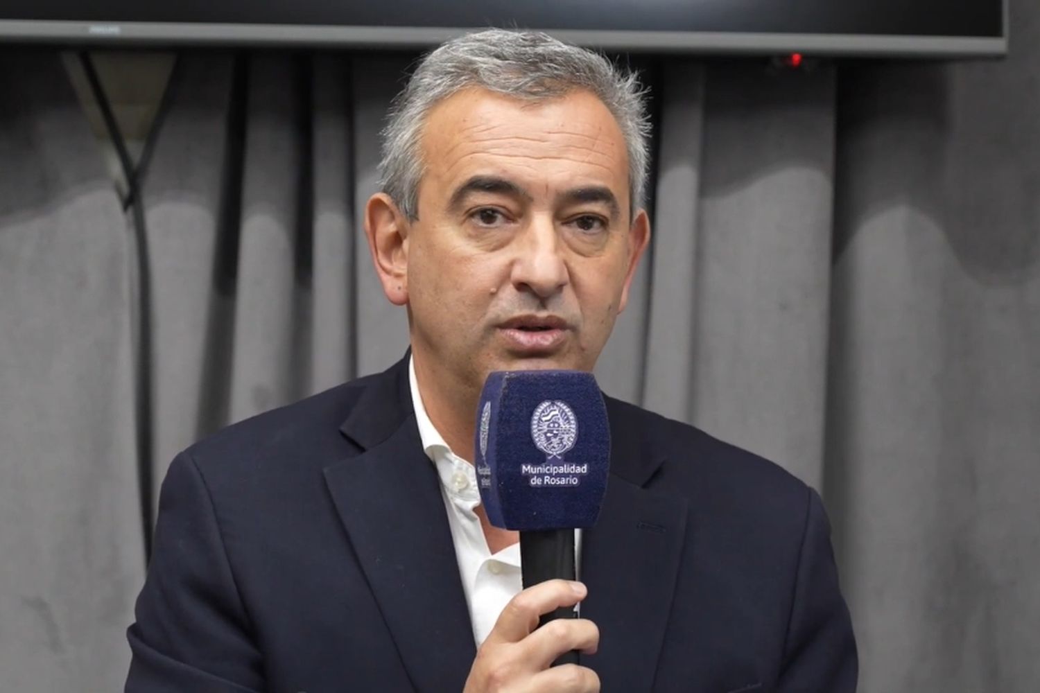 Javkin anunció un aumento por decreto a municipales y acusó al gremio de tener "actitudes extorsivas y mafiosas"