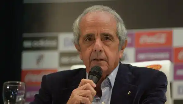 DOnofrio calificó de "admirable" que Tevez haya vuelto a Boca