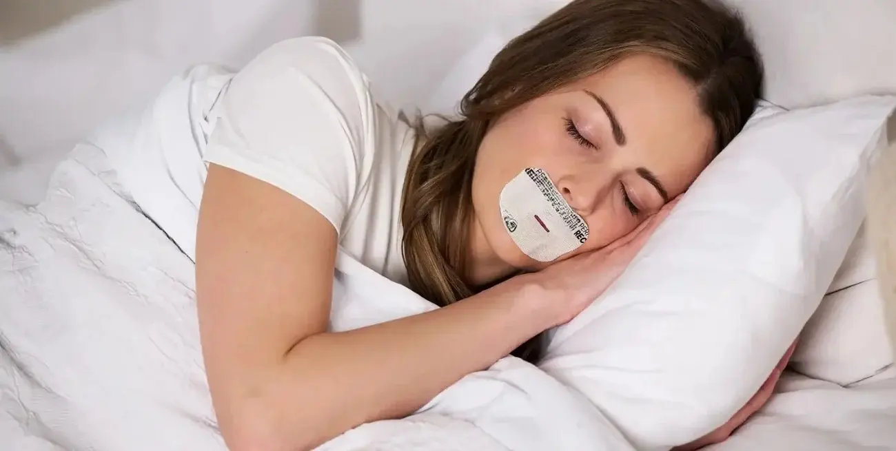 Cada vez más personas prueban el “mouth taping”.