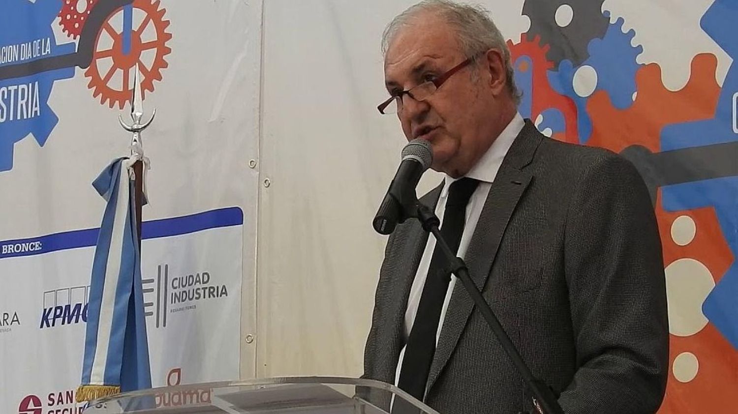 Moretti criticó el modelo económico de Milei.
