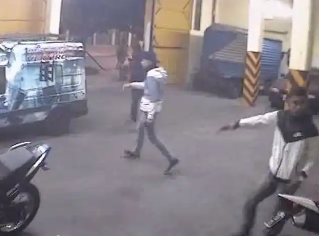 Video: Así robaron un automóvil en un garage de Avellaneda