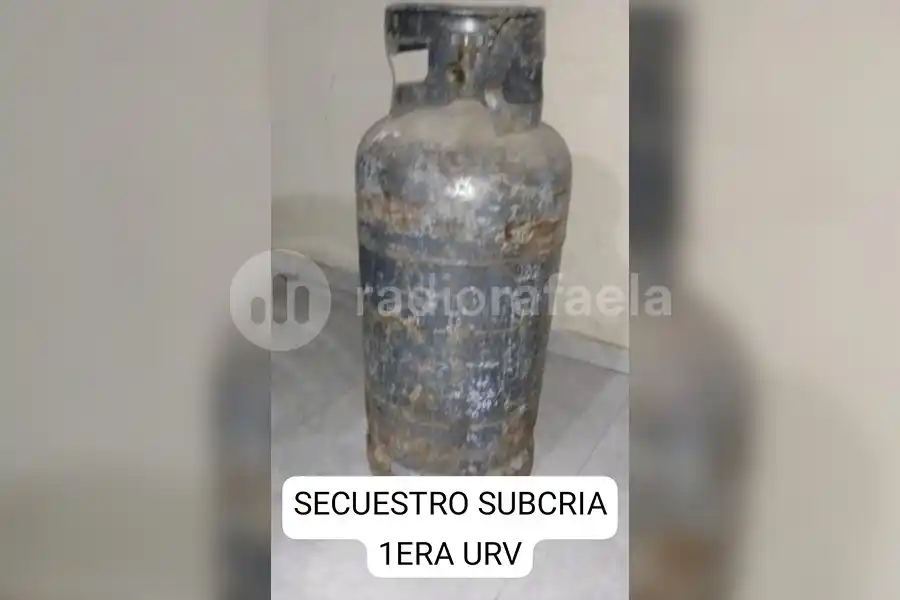 Se olvidaron la garrafa en la vereda y la encontró la GUR