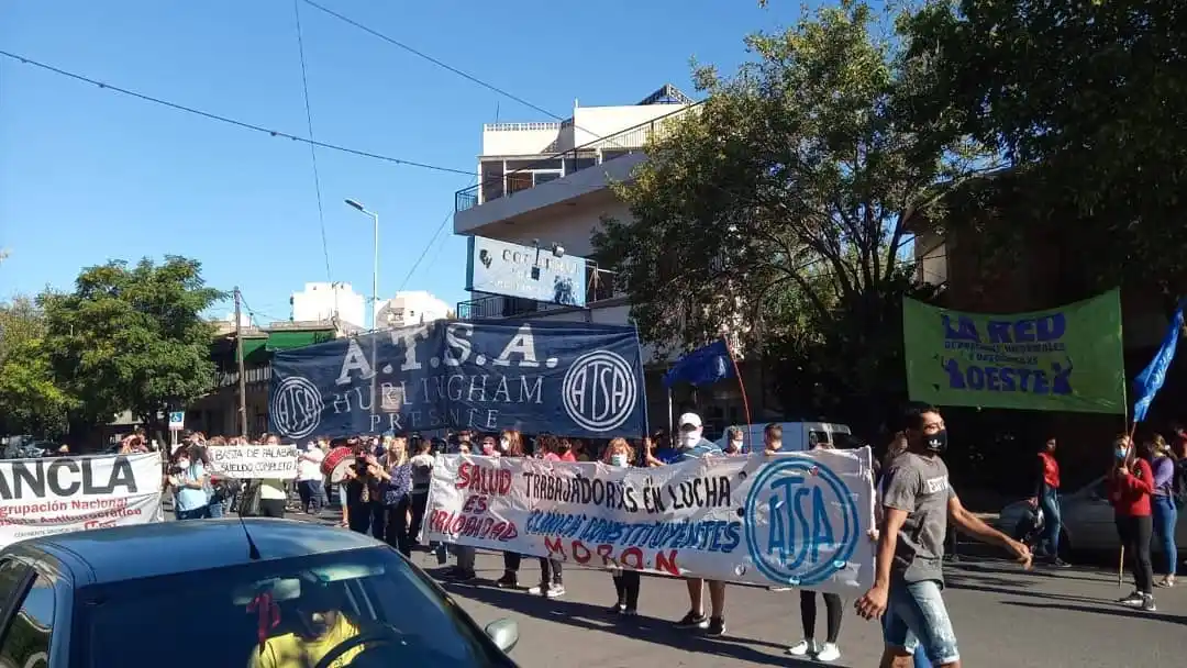 Trabajadores de una clínica de Morón reclaman por salarios impagos: “Esenciales tratados como descartables”, acusó Del Caño