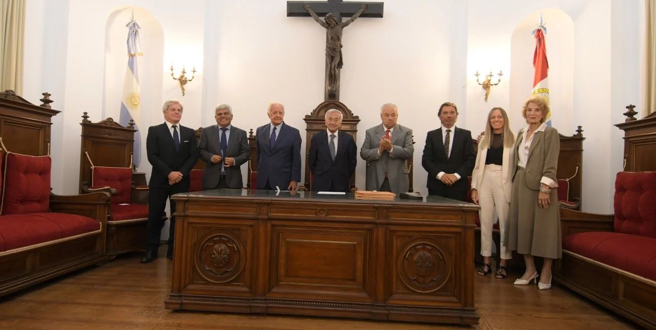 La Corte hoy: el procurador Jorge Barraguirre, y los ministros Jorge Baclini, Eduardo Spuler, Roberto Falistocco, Rafael Gutiérrez, Daniel Erbetta, Margarita Zabalza y María Angélica Gastaldi. Crédito: Guillermo Di Salvatore