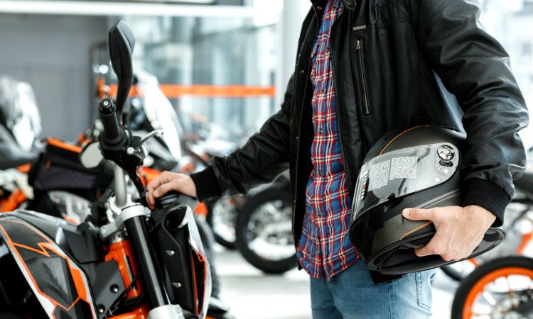 "Sin casco, no hay nafta": Preocupa en la Defensoría del Pueblo incumplimiento en restricción